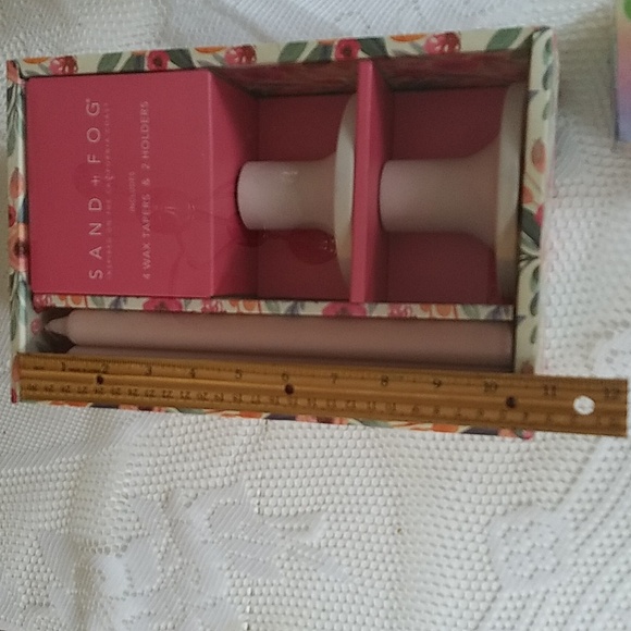 NIB Sealed  Sand + Fog 4 Wax Tapers & 2 Holders Pink - Picture 7 of 8